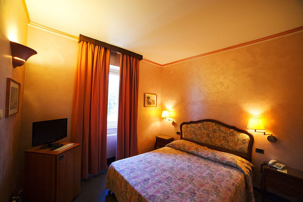 Grande Albergo Miramare Formia Buitenkant foto