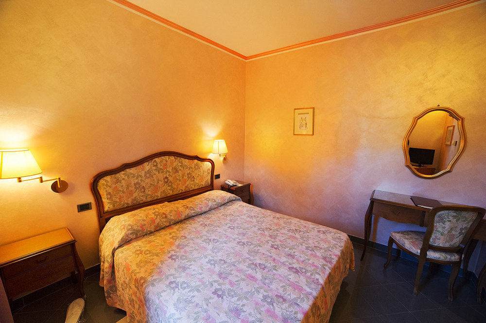 Grande Albergo Miramare Formia Buitenkant foto