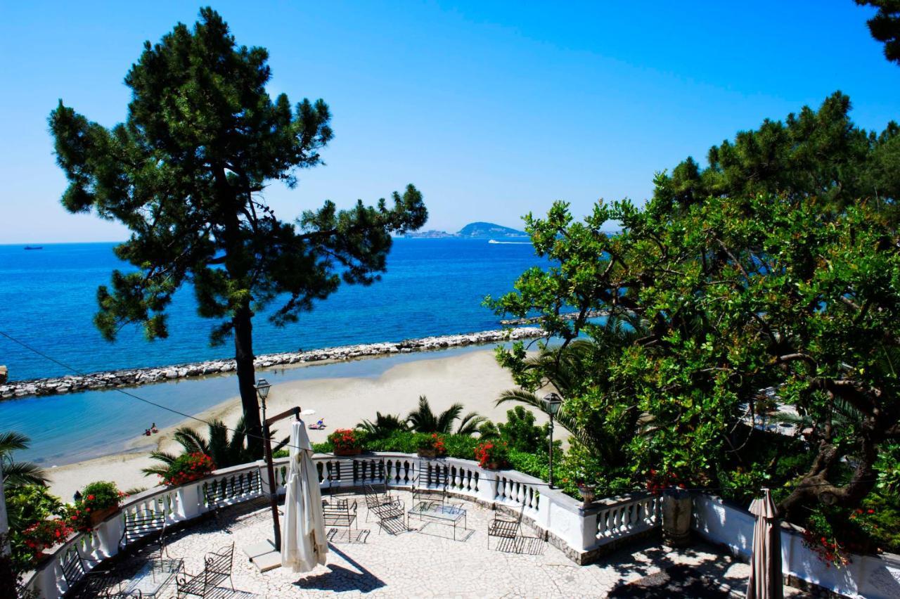 Grande Albergo Miramare Formia Buitenkant foto
