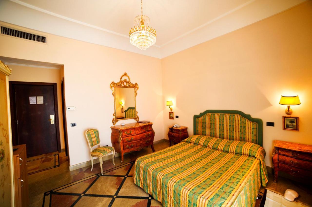 Grande Albergo Miramare Formia Buitenkant foto