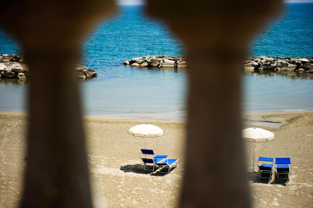 Grande Albergo Miramare Formia Buitenkant foto