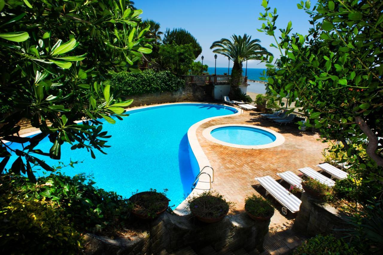 Grande Albergo Miramare Formia Buitenkant foto