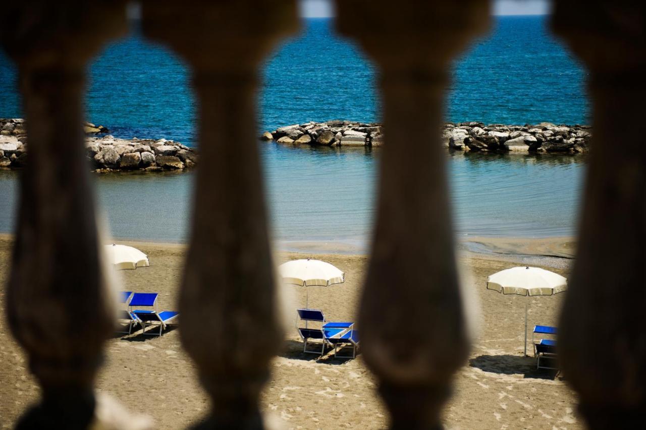 Grande Albergo Miramare Formia Buitenkant foto