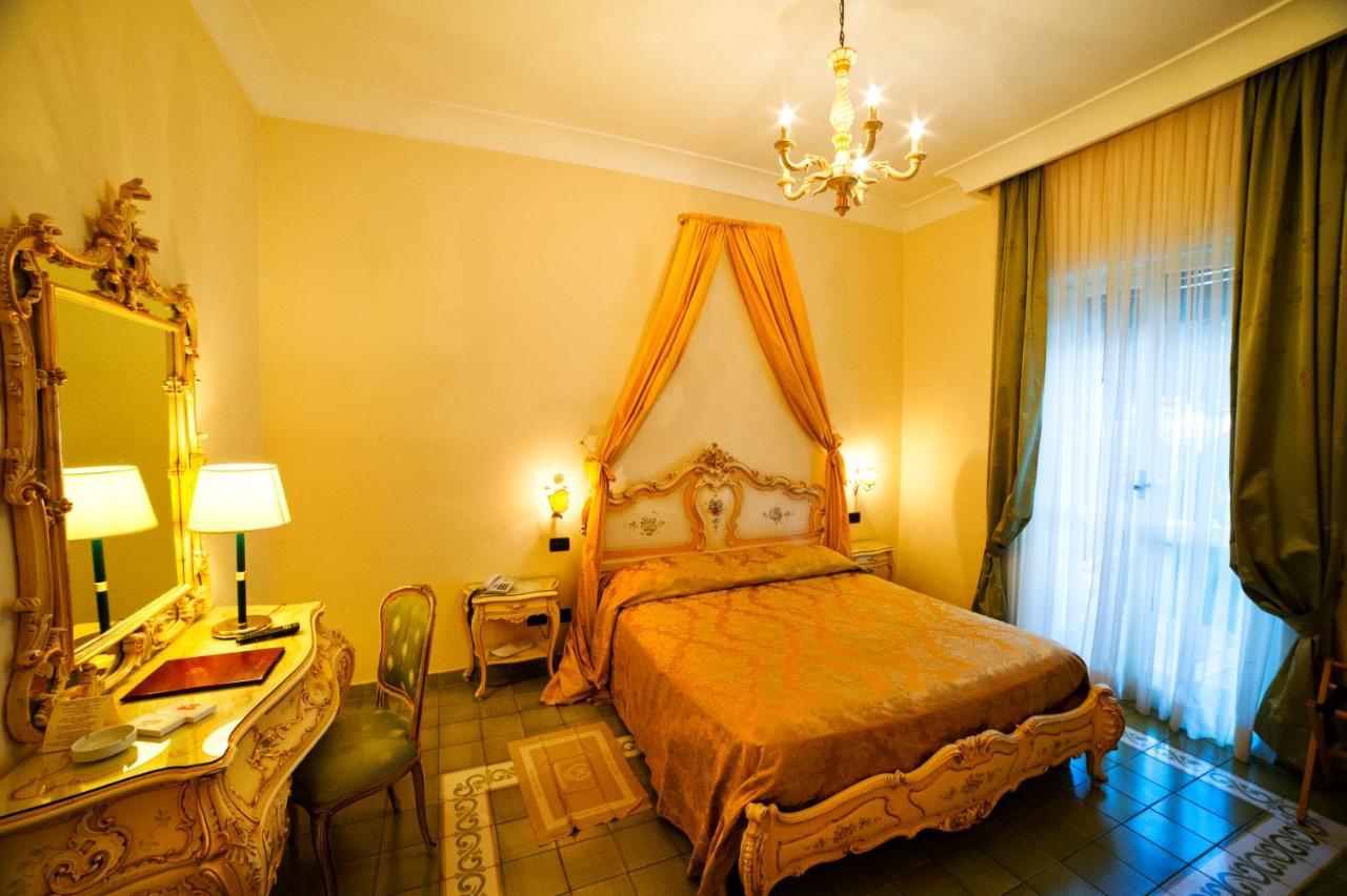 Grande Albergo Miramare Formia Buitenkant foto