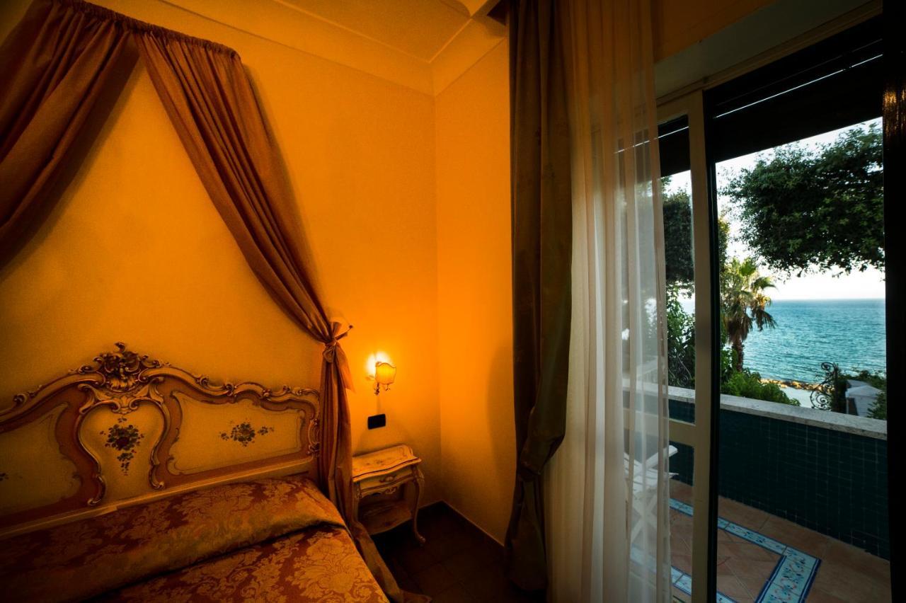 Grande Albergo Miramare Formia Buitenkant foto